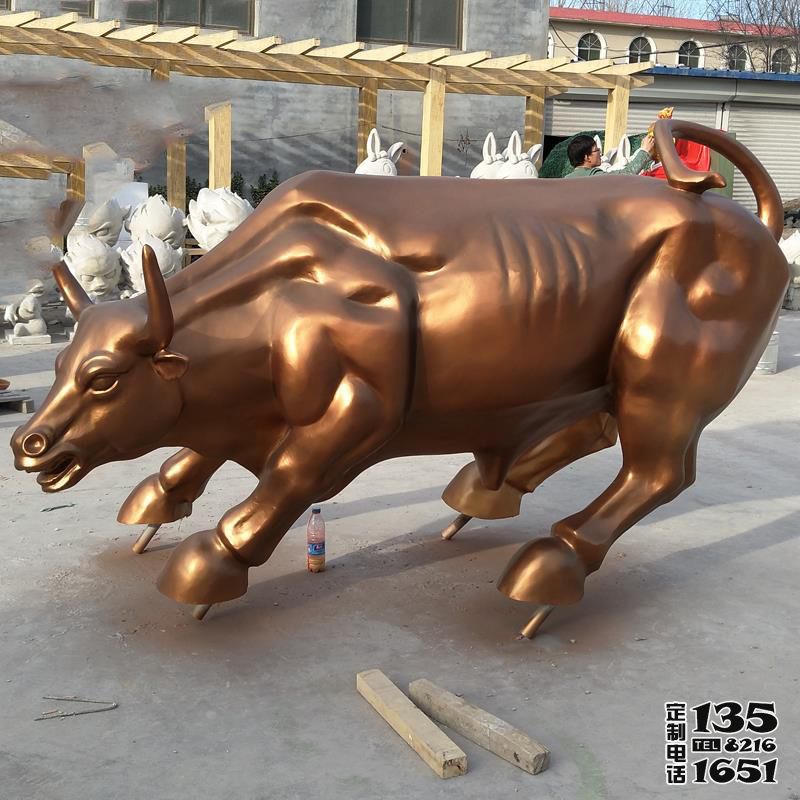 城市廣場大型玻璃鋼仿銅奔跑的華爾街牛雕塑 城市廣場大型玻璃鋼仿銅奔跑的華爾街牛雕塑