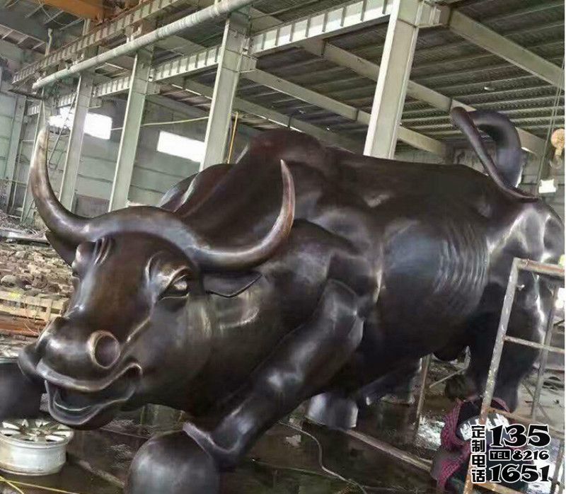 戶外廣場(chǎng)擺放的玻璃鋼仿銅大型景觀華爾街牛雕塑 戶外廣場(chǎng)擺放的玻璃鋼仿銅大型景觀華爾街牛雕塑