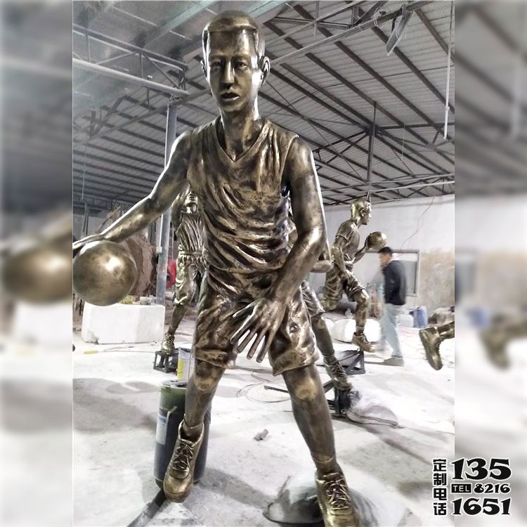 景區景觀擺放打籃球玻璃鋼仿銅運動人物雕塑 景區景觀擺放打籃球玻璃鋼仿銅運動人物雕塑