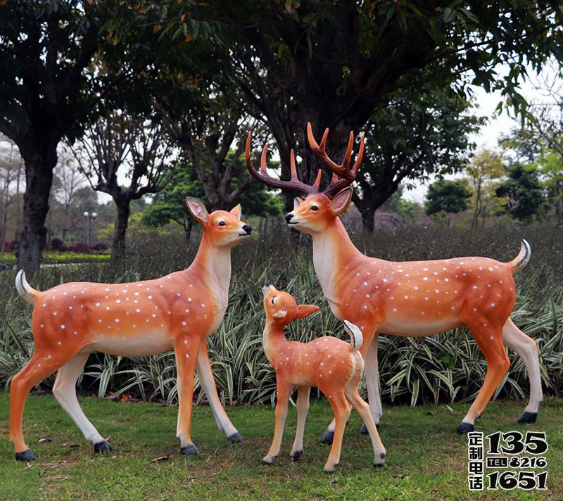 公園景區玻璃鋼彩繪三只卡通動物梅花鹿雕塑 公園景區玻璃鋼彩繪三只卡通動物梅花鹿雕塑