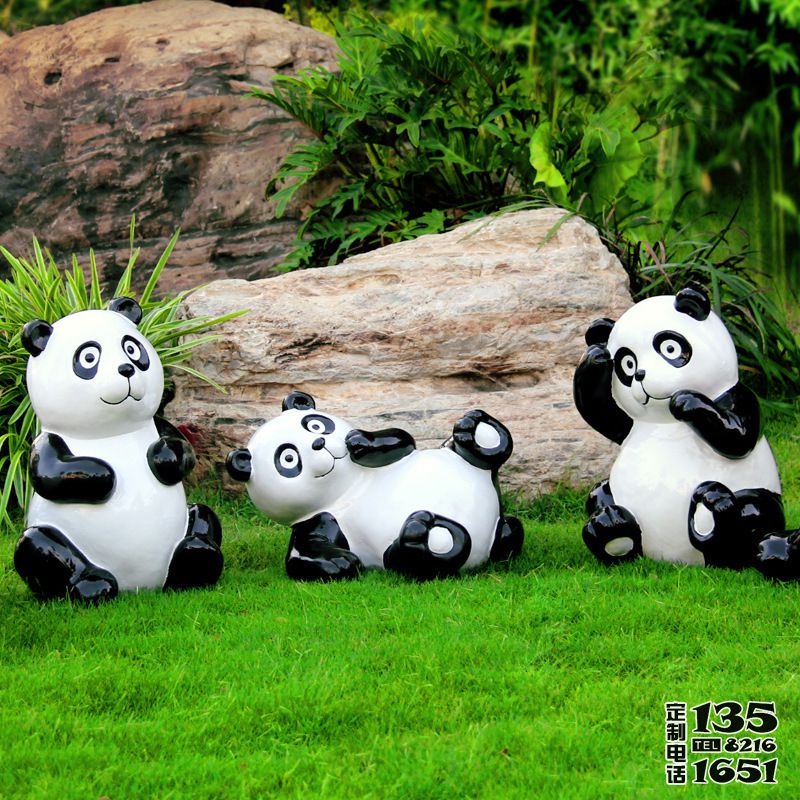 學(xué)校小區(qū)公園廣場卡通熊貓玻璃鋼雕塑 學(xué)校小區(qū)公園廣場卡通熊貓玻璃鋼雕塑